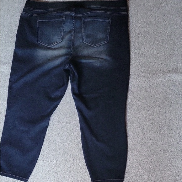 Torrid Women’s Dark Lean Jeans Crop Size 3 Plus - Picture 3 of 7